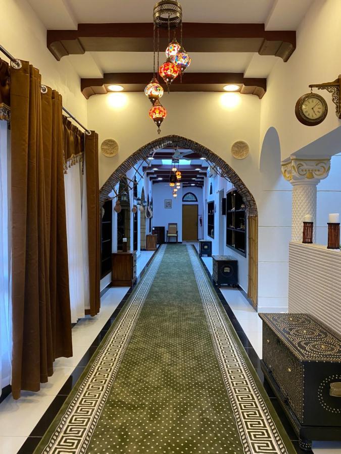 Aryaf Hostel 니즈와 외부 사진