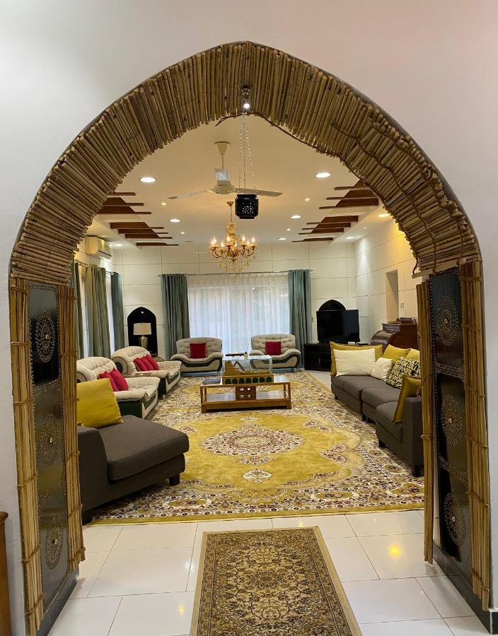 Aryaf Hostel 니즈와 외부 사진