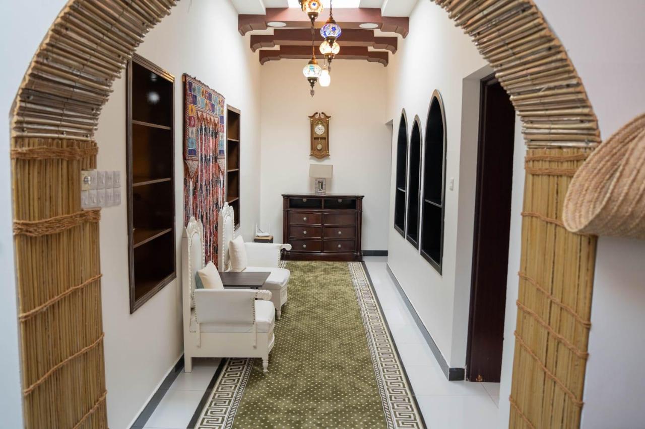 Aryaf Hostel 니즈와 외부 사진