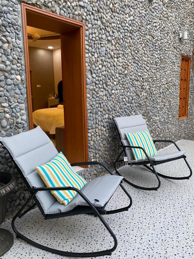 Aryaf Hostel 니즈와 외부 사진