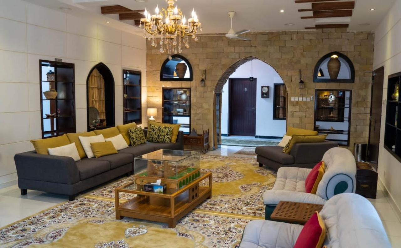 Aryaf Hostel 니즈와 외부 사진