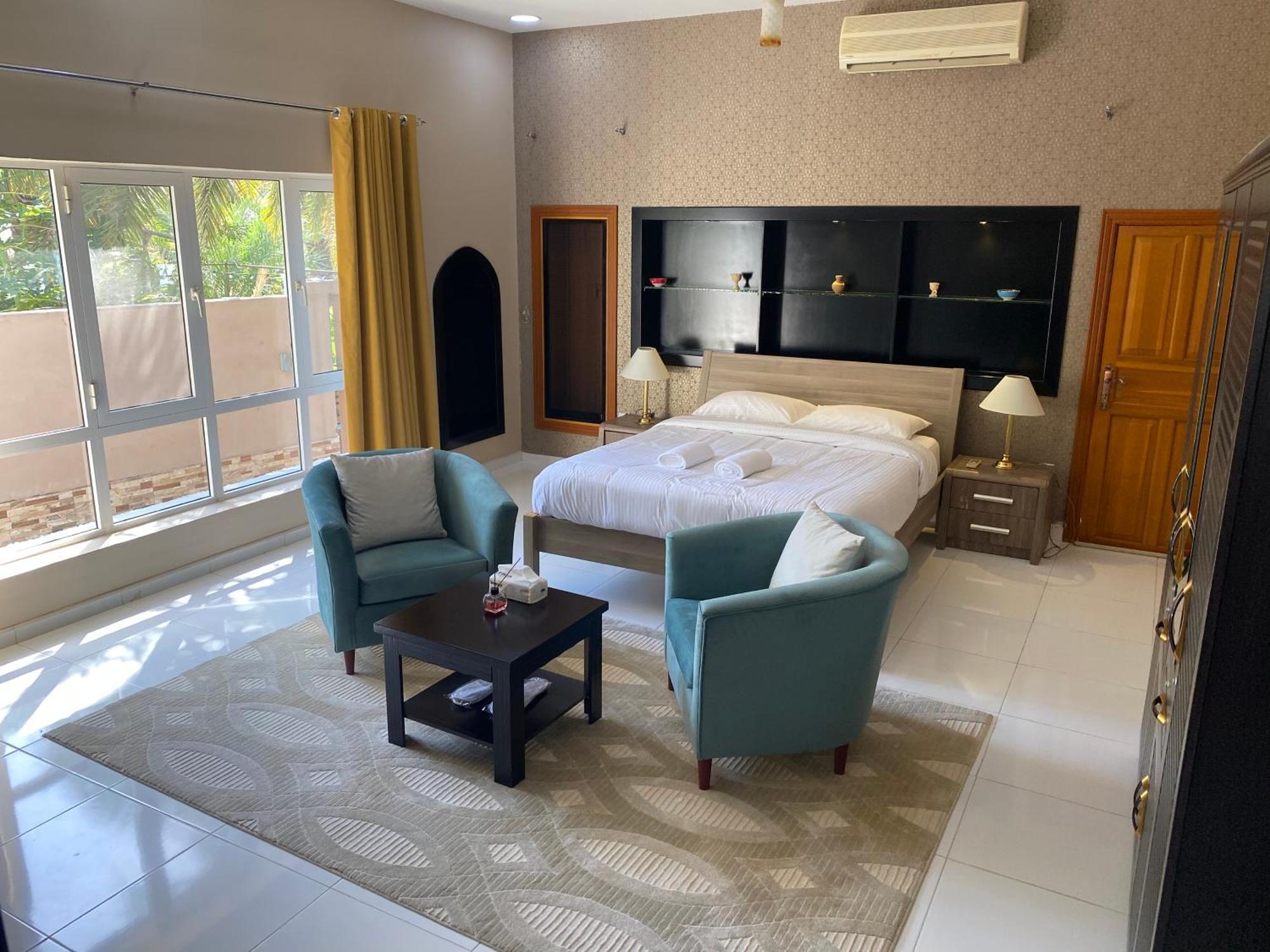 Aryaf Hostel 니즈와 외부 사진